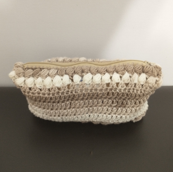 Crochet Ombre Clutch Handbag with Zipper - Picture 3 of 7